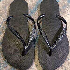 Women's size 6 Havaianas Black Flip Flops